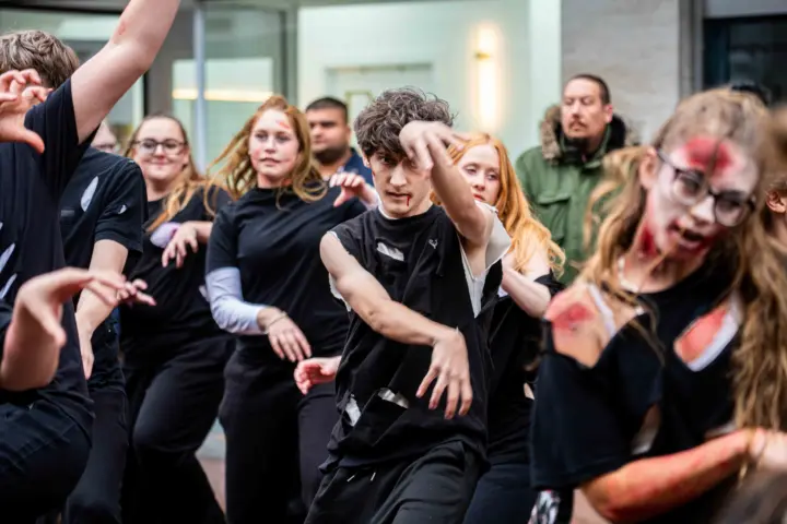 ZOMBIE FLASHMOB web 33