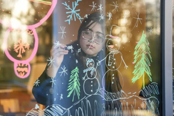 FESTIVE WINDOW PAINTING 9