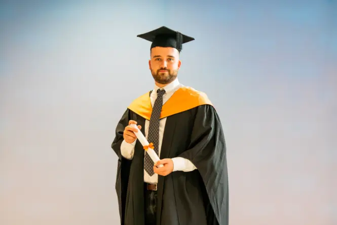 HE GRAD25 PORTRAIT WEB 10