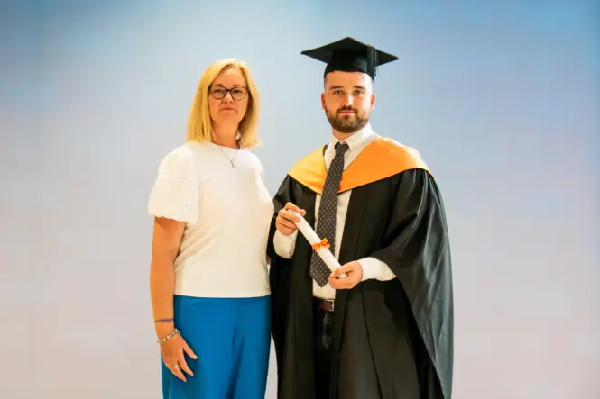 HE GRAD25 PORTRAIT WEB 12