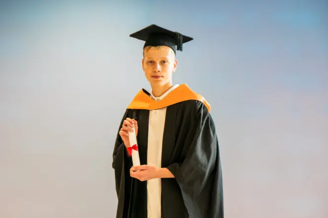 HE GRAD25 PORTRAIT WEB 19