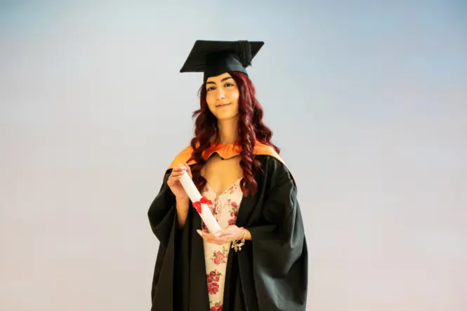 HE GRAD25 PORTRAIT WEB 23