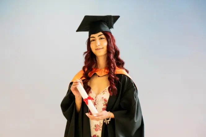 HE GRAD25 PORTRAIT WEB 24