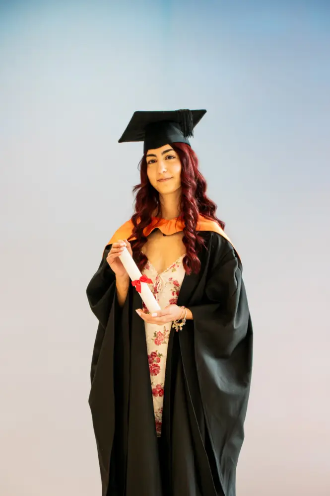 HE GRAD25 PORTRAIT WEB 25