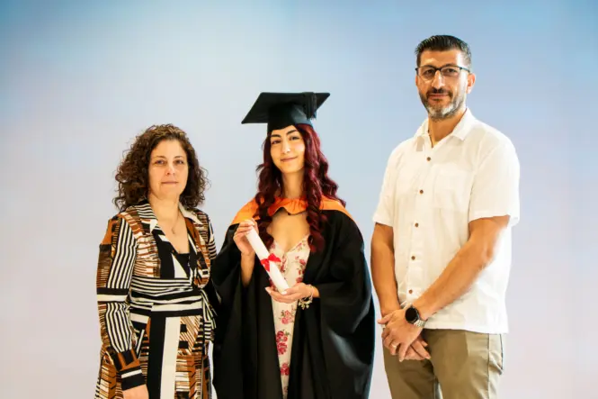 HE GRAD25 PORTRAIT WEB 26