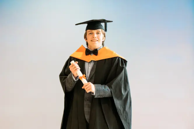 HE GRAD25 PORTRAIT WEB 27