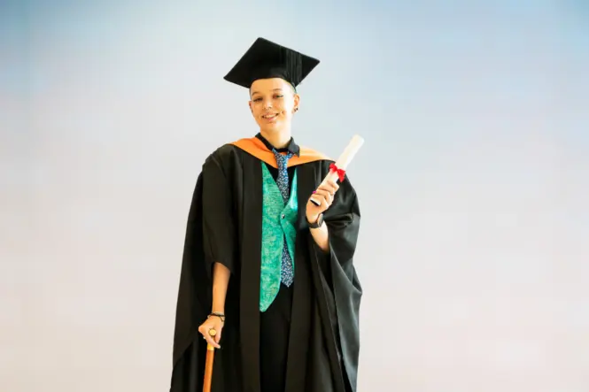 HE GRAD25 PORTRAIT WEB 32