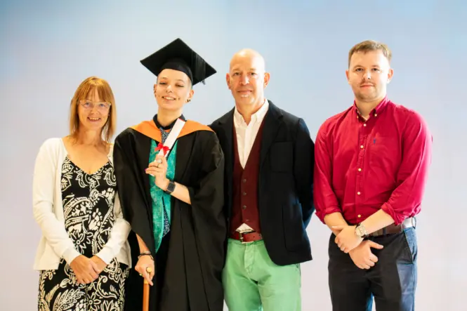 HE GRAD25 PORTRAIT WEB 33