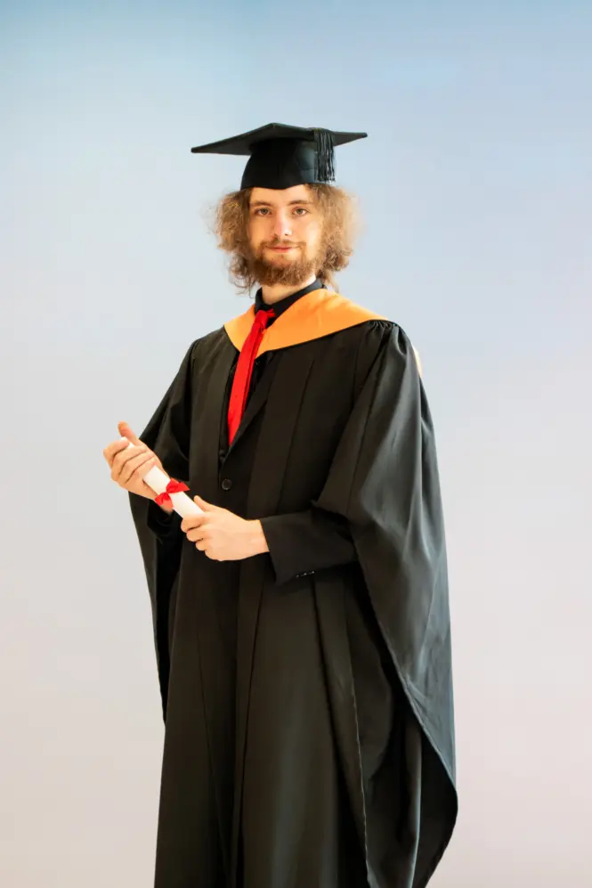 HE GRAD25 PORTRAIT WEB 35