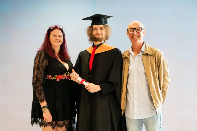 HE GRAD25 PORTRAIT WEB 37