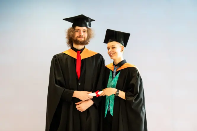 HE GRAD25 PORTRAIT WEB 38