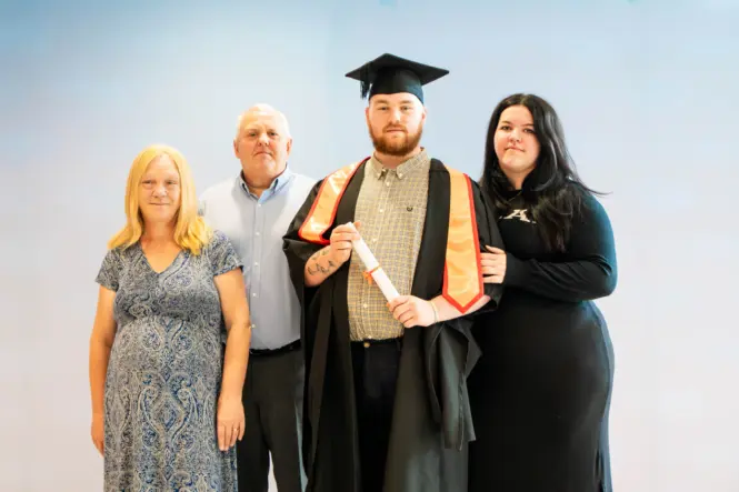 HE GRAD25 PORTRAIT WEB 41