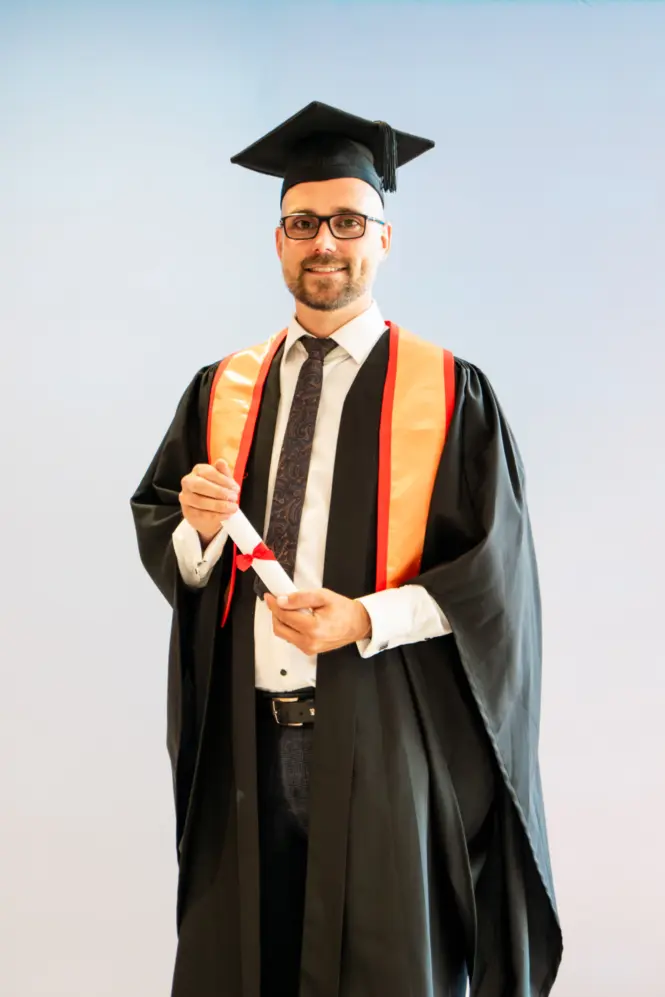 HE GRAD25 PORTRAIT WEB 44