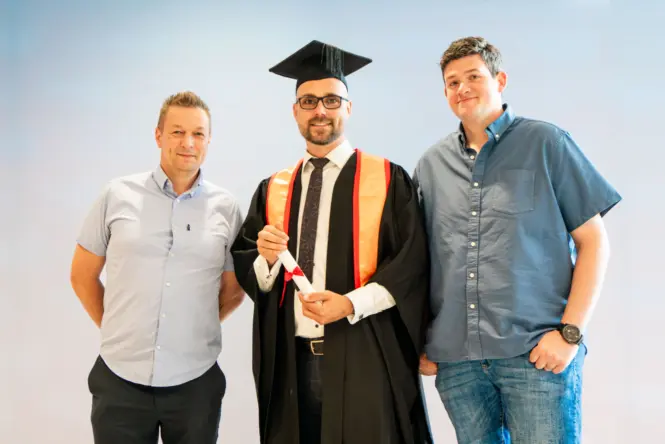 HE GRAD25 PORTRAIT WEB 45