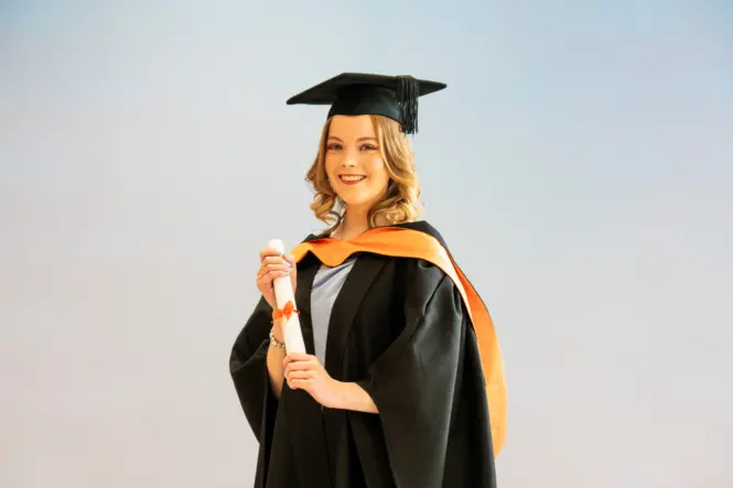 HE GRAD25 PORTRAIT WEB 46