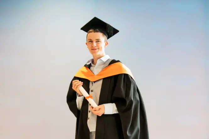 HE GRAD25 PORTRAIT WEB 50