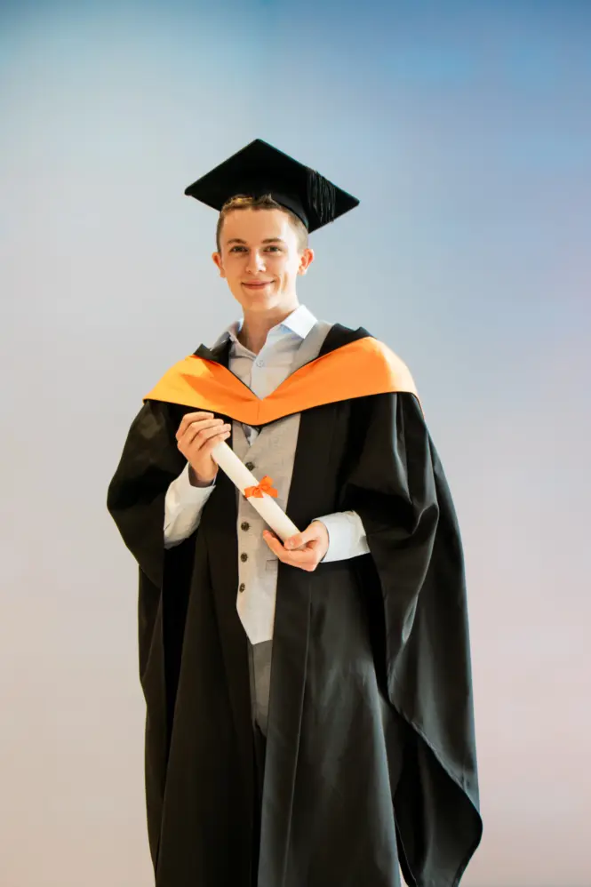 HE GRAD25 PORTRAIT WEB 51