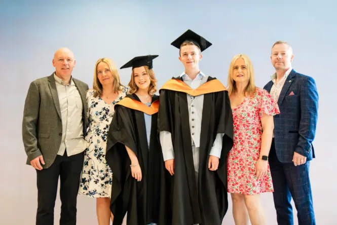 HE GRAD25 PORTRAIT WEB 53