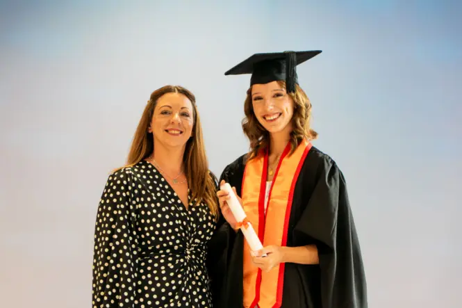 HE GRAD25 PORTRAIT WEB 56