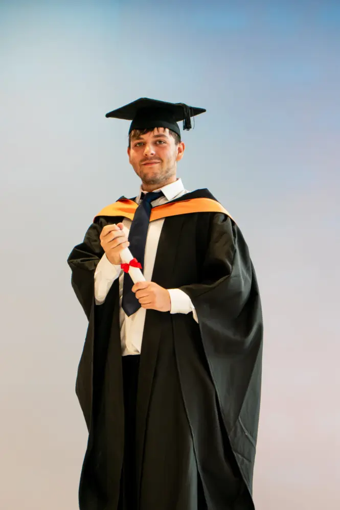 HE GRAD25 PORTRAIT WEB 61