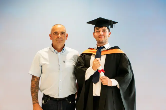 HE GRAD25 PORTRAIT WEB 62