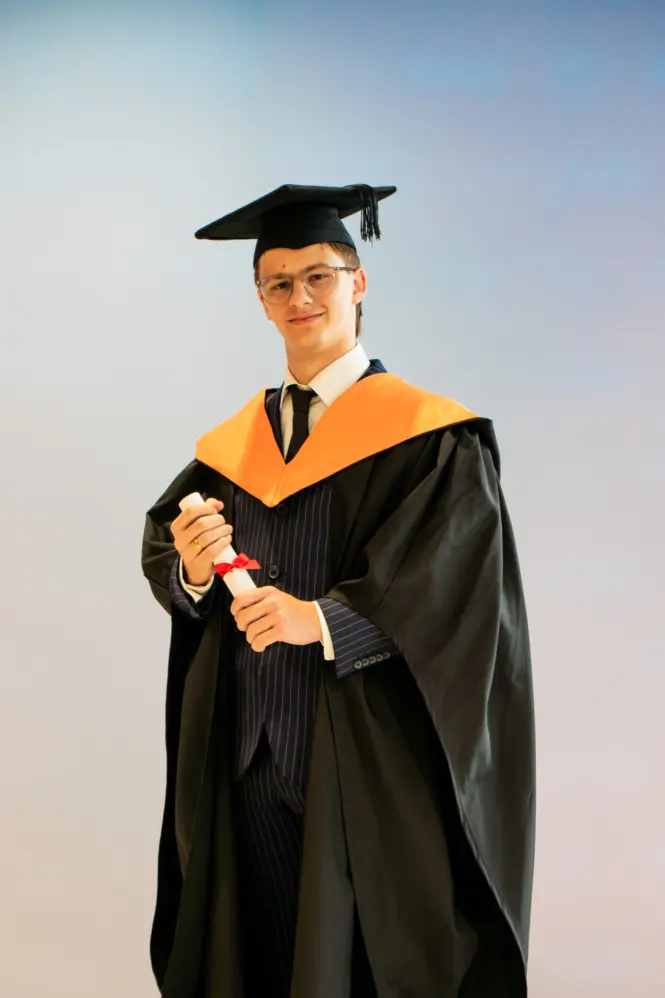 HE GRAD25 PORTRAIT WEB 65