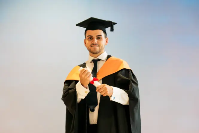 HE GRAD25 PORTRAIT WEB 66