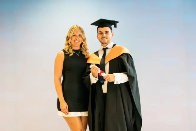 HE GRAD25 PORTRAIT WEB 70