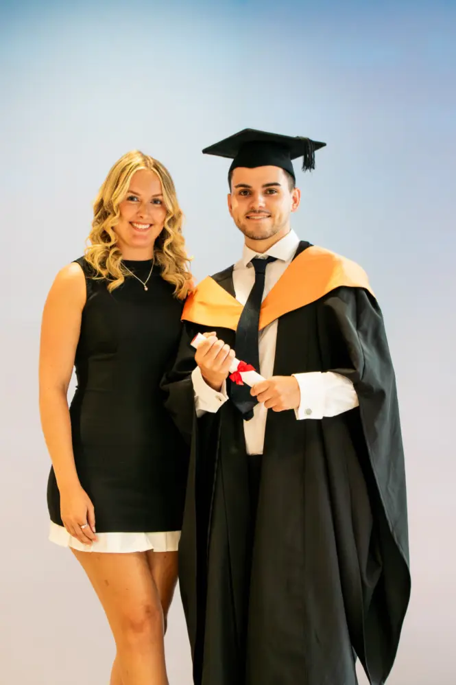 HE GRAD25 PORTRAIT WEB 71