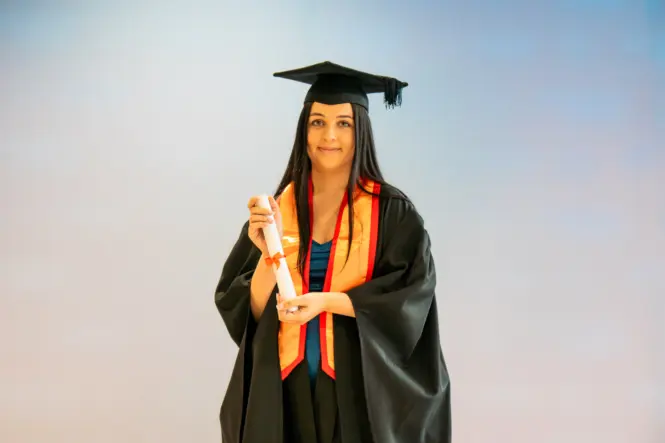 HE GRAD25 PORTRAIT WEB 75