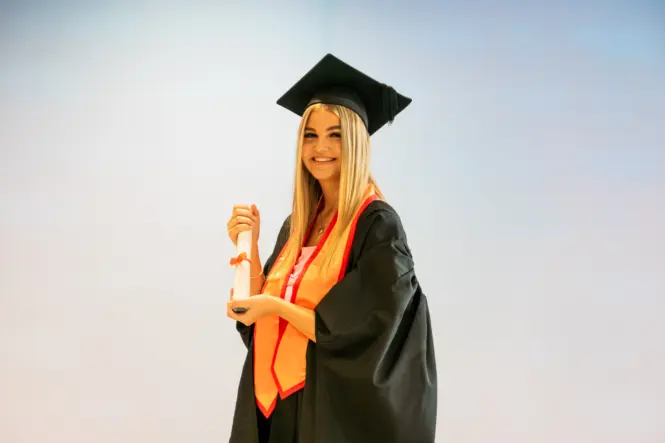 HE GRAD25 PORTRAIT WEB 78