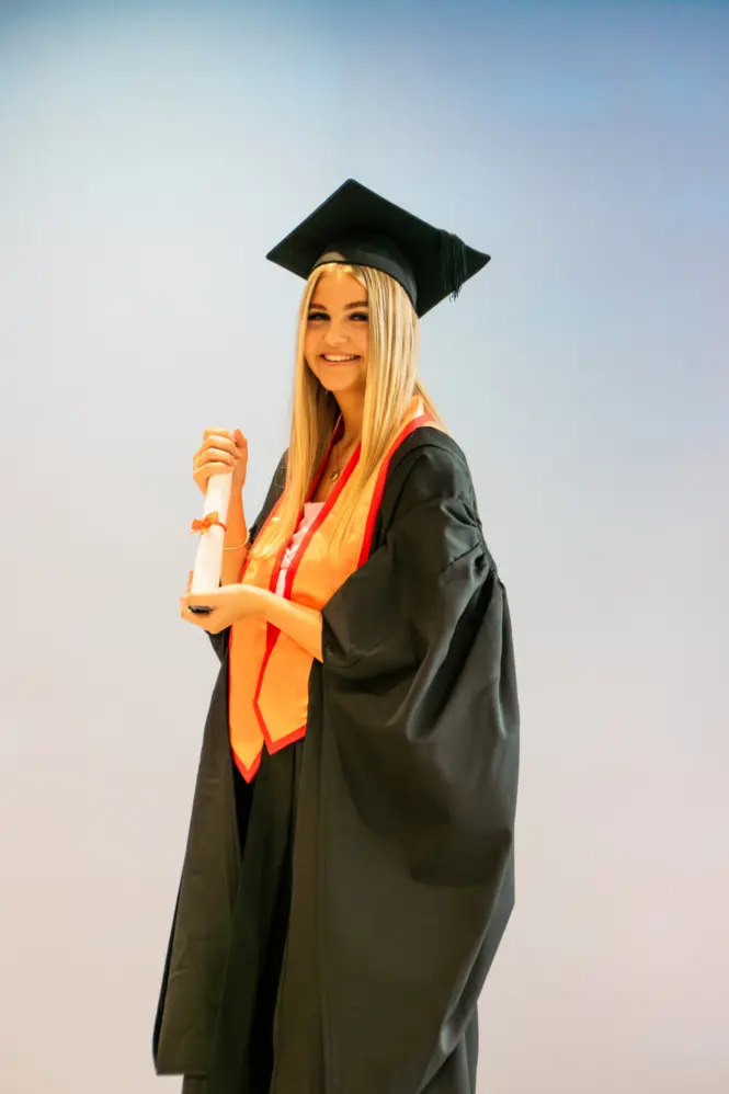 HE GRAD25 PORTRAIT WEB 79