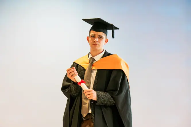 HE GRAD25 PORTRAIT WEB 81