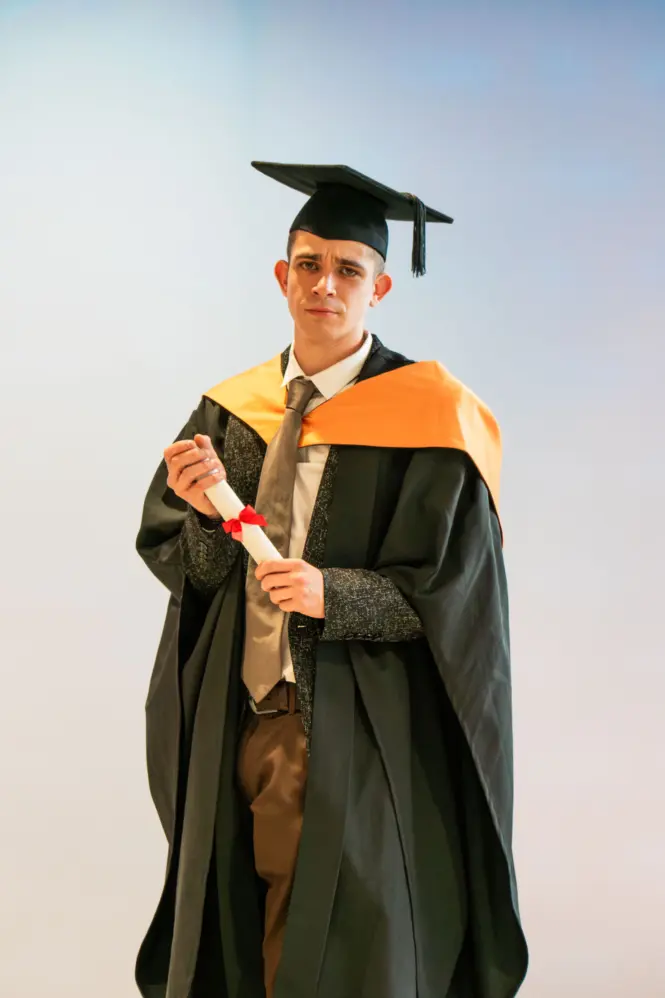 HE GRAD25 PORTRAIT WEB 82