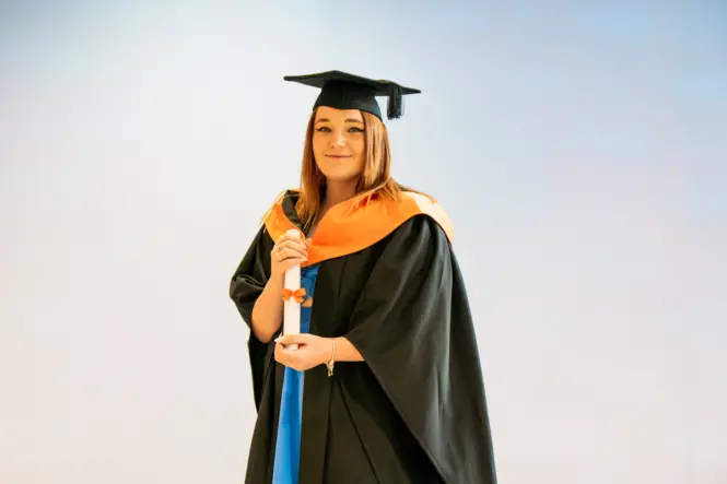 HE GRAD25 PORTRAIT WEB 84