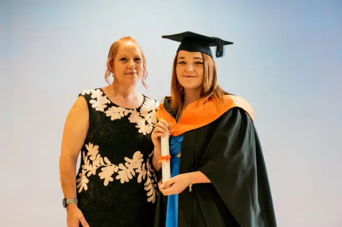 HE GRAD25 PORTRAIT WEB 87