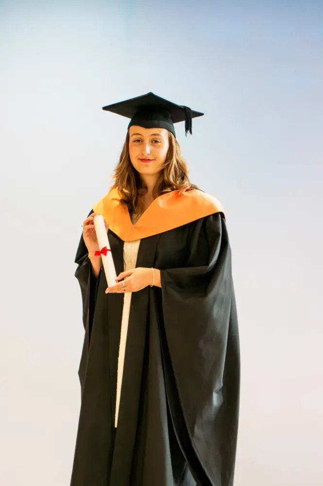 HE GRAD25 PORTRAIT WEB 89