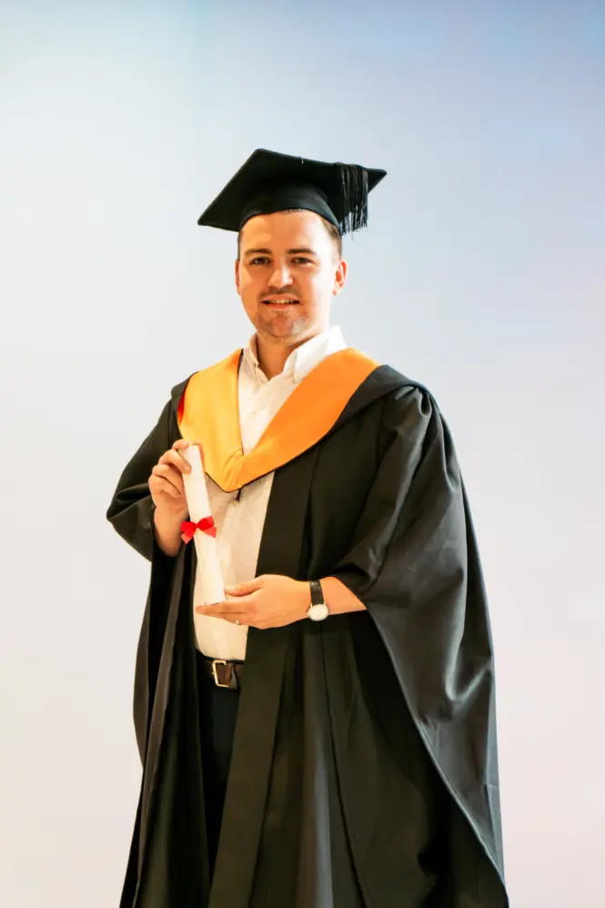 HE GRAD25 PORTRAIT WEB 92