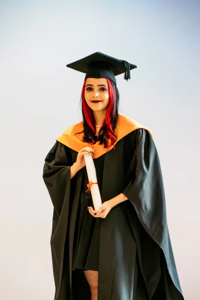 HE GRAD25 PORTRAIT WEB 94