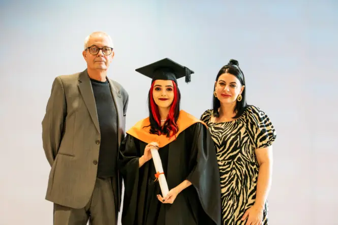 HE GRAD25 PORTRAIT WEB 95