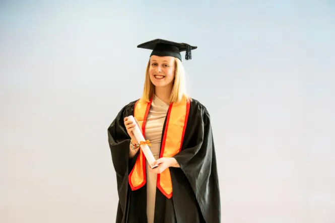 HE GRAD25 PORTRAIT WEB 96