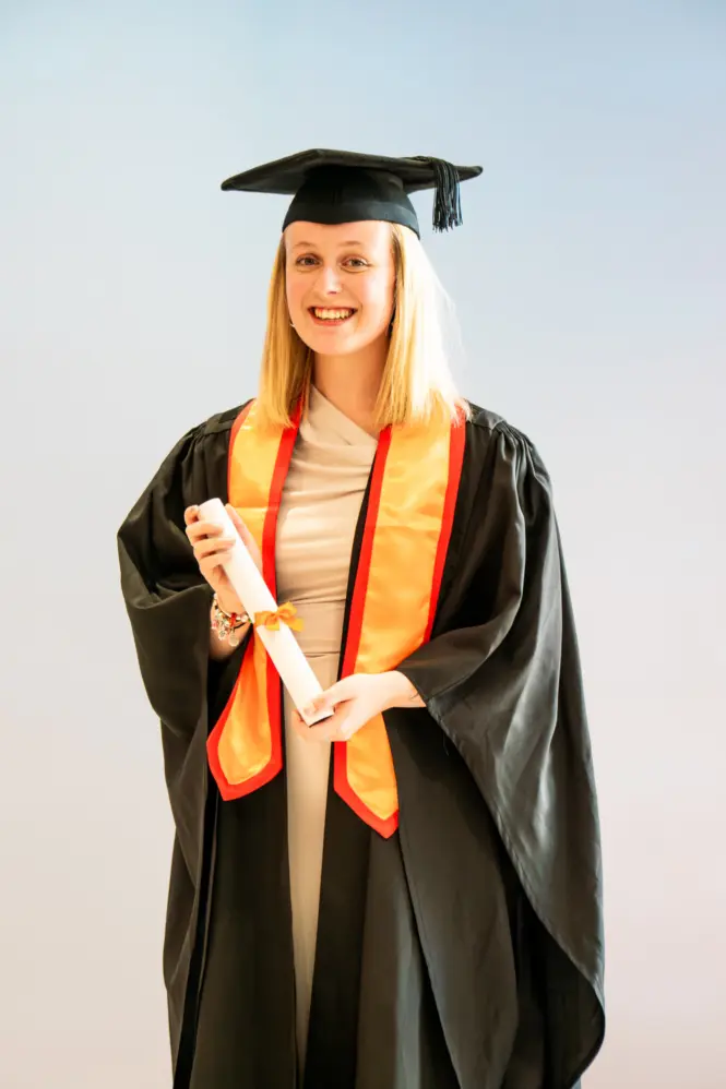 HE GRAD25 PORTRAIT WEB 97