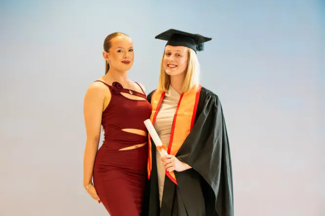 HE GRAD25 PORTRAIT WEB 99