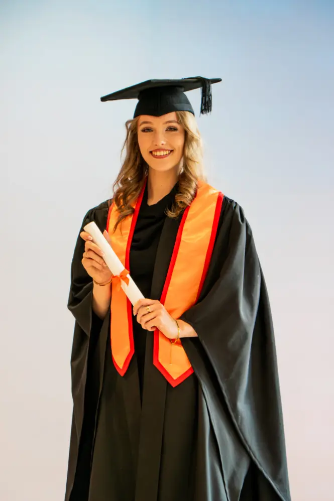 HE GRAD25 PORTRAIT WEB 101