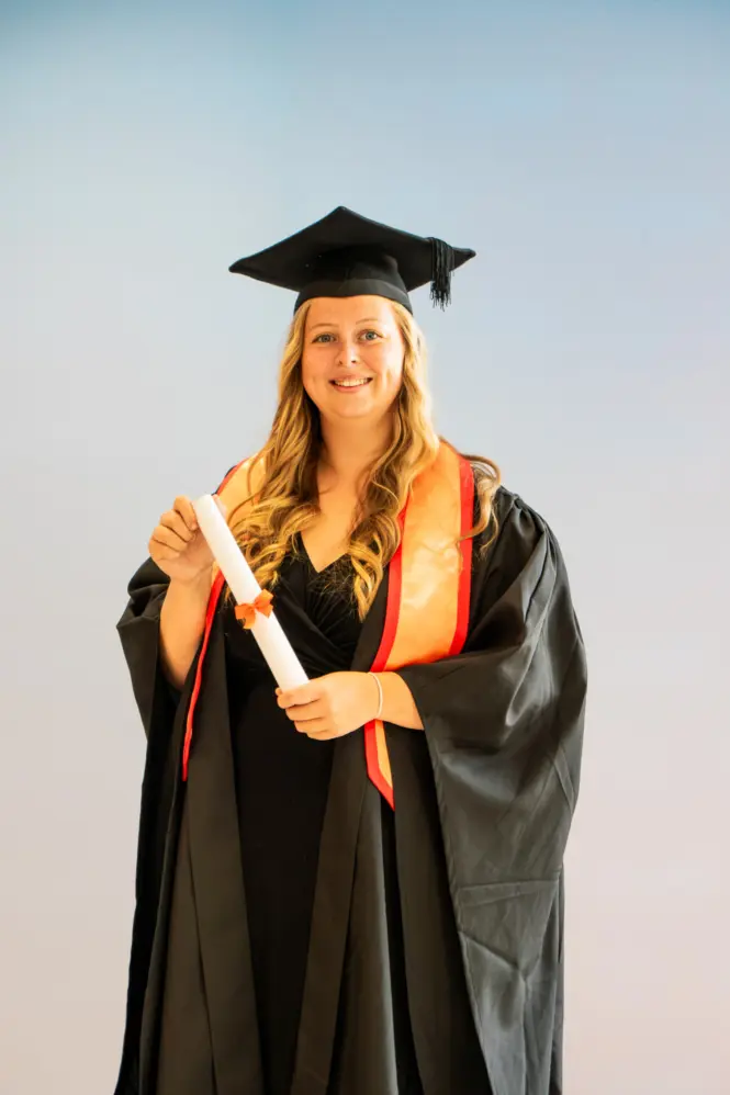 HE GRAD25 PORTRAIT WEB 107