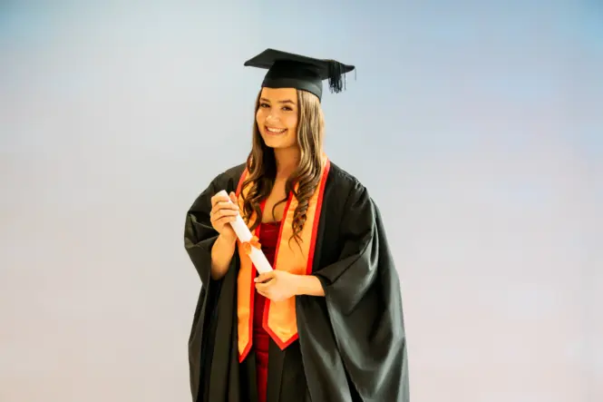 HE GRAD25 PORTRAIT WEB 108