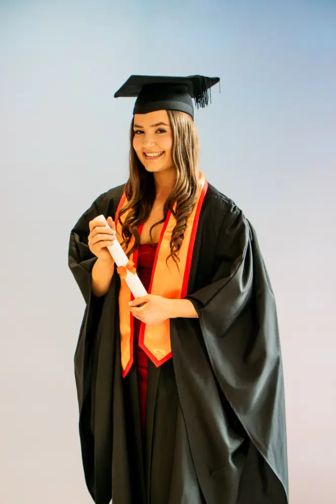 HE GRAD25 PORTRAIT WEB 109