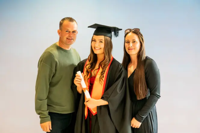 HE GRAD25 PORTRAIT WEB 110