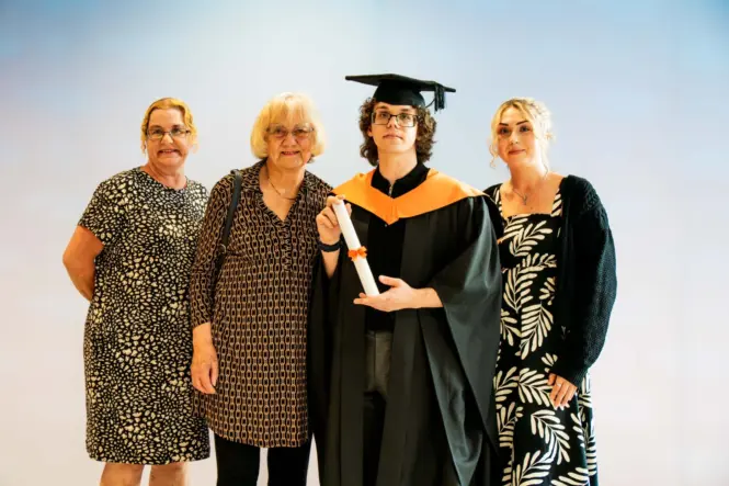 HE GRAD25 PORTRAIT WEB 113