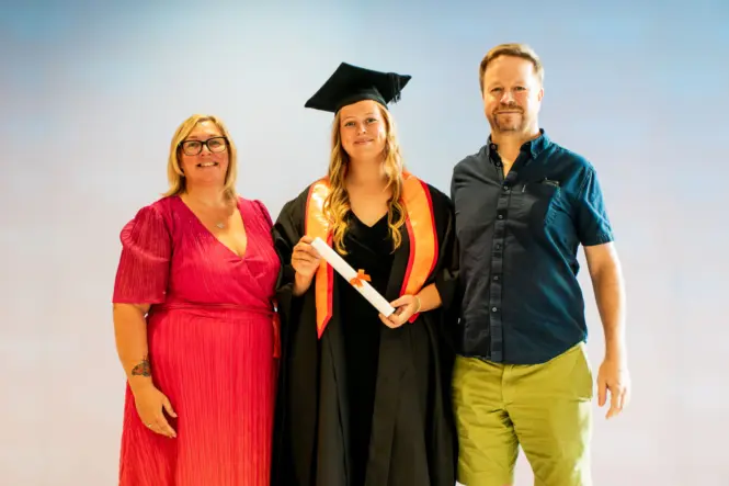 HE GRAD25 PORTRAIT WEB 114